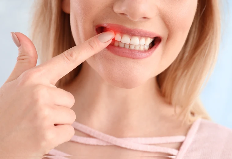 Brossage quotidien des dents pour une bonne hygiène bucco-dentaire